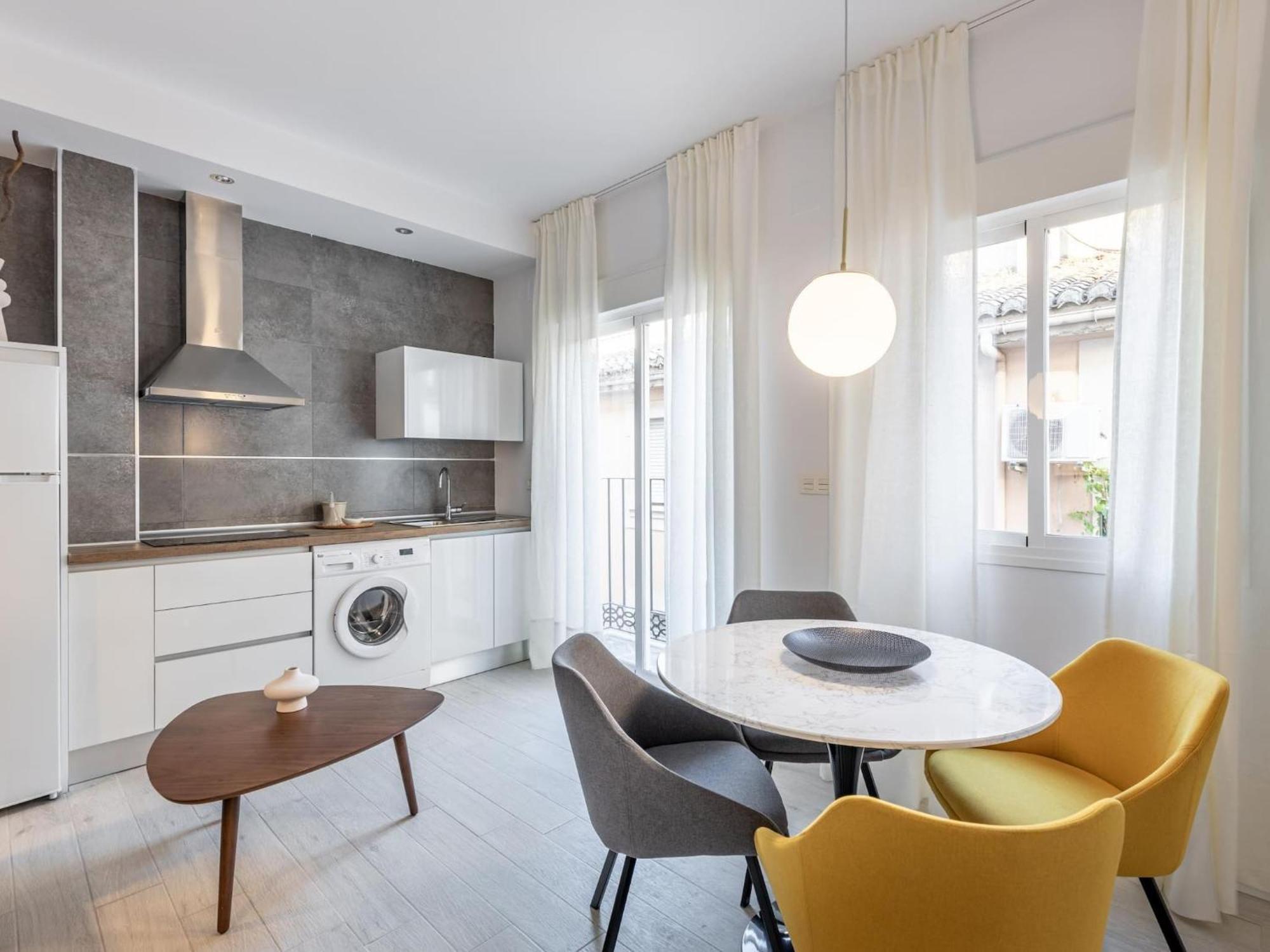 Central Stylish And Elegant 1 & 2 Bedroom Apartments III Granada Exteriör bild