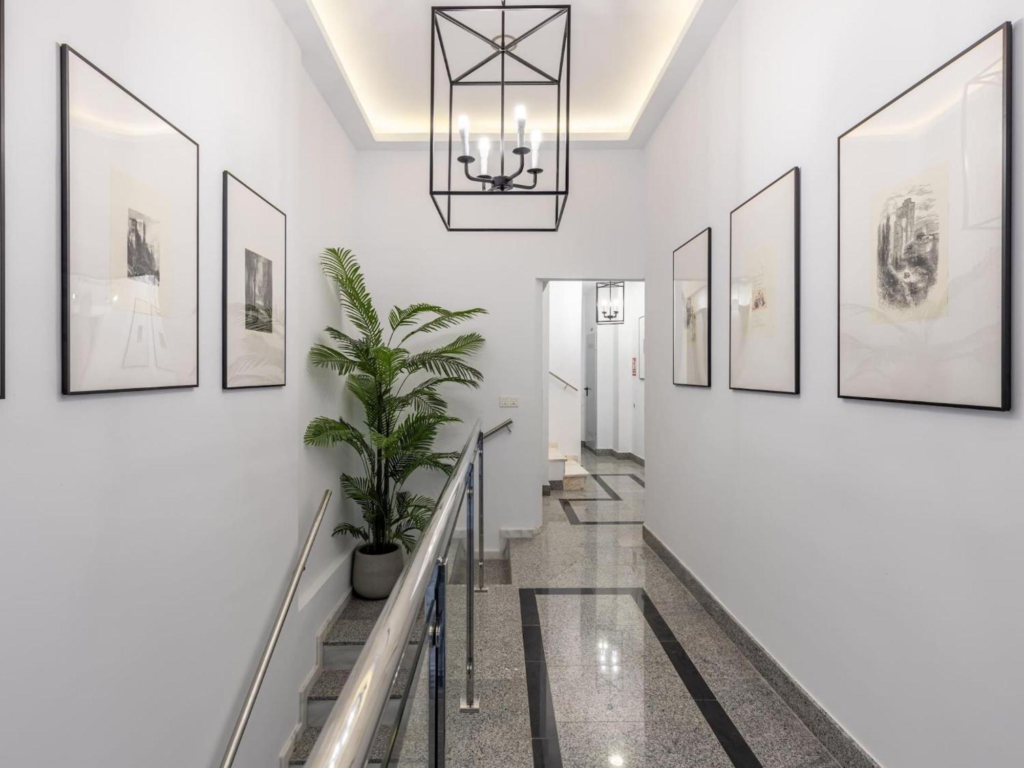 Central Stylish And Elegant 1 & 2 Bedroom Apartments III Granada Exteriör bild