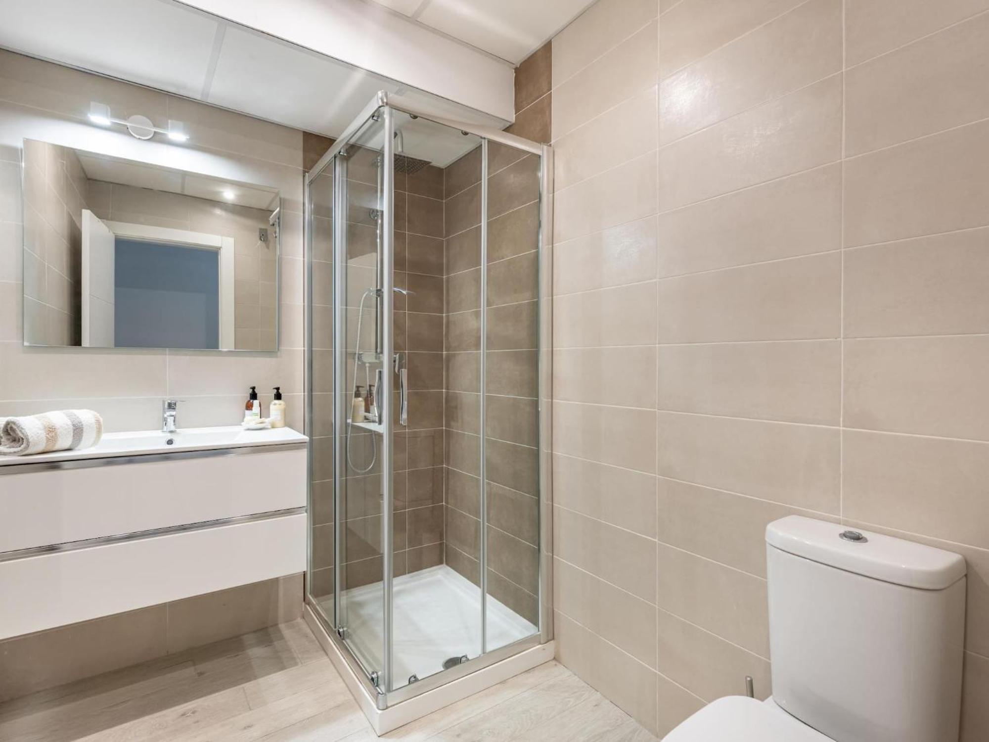 Central Stylish And Elegant 1 & 2 Bedroom Apartments III Granada Exteriör bild