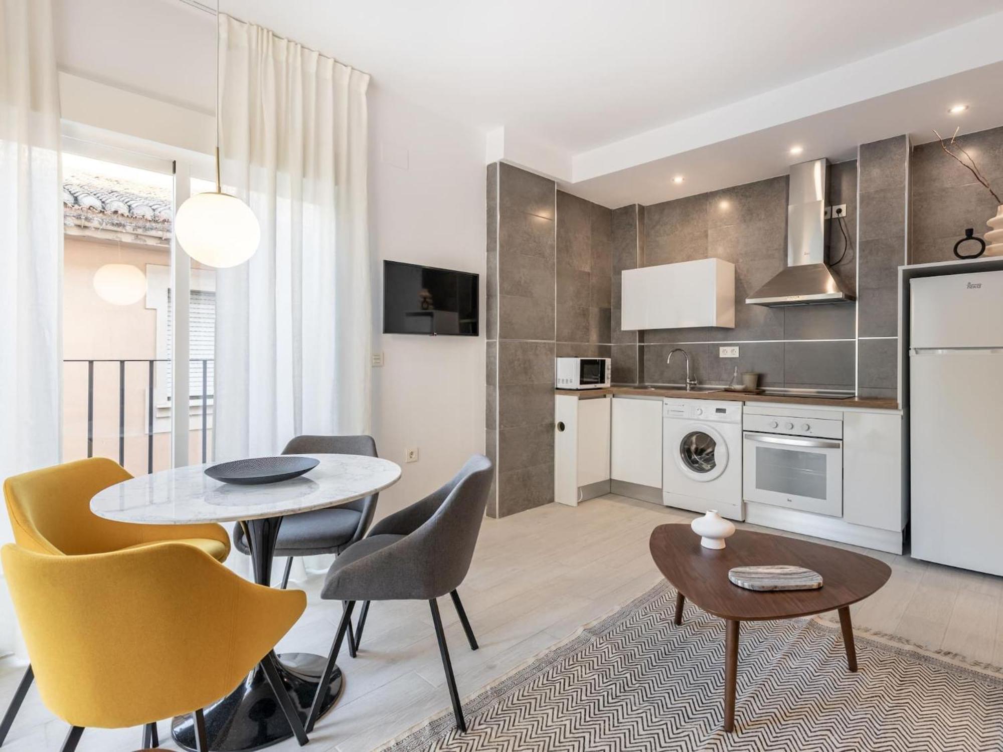 Central Stylish And Elegant 1 & 2 Bedroom Apartments III Granada Exteriör bild